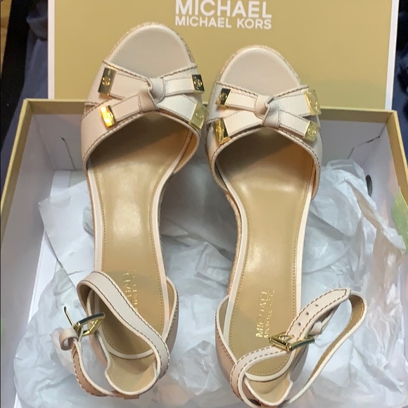 Sold!!!MK Wedge - Picture 3 of 6